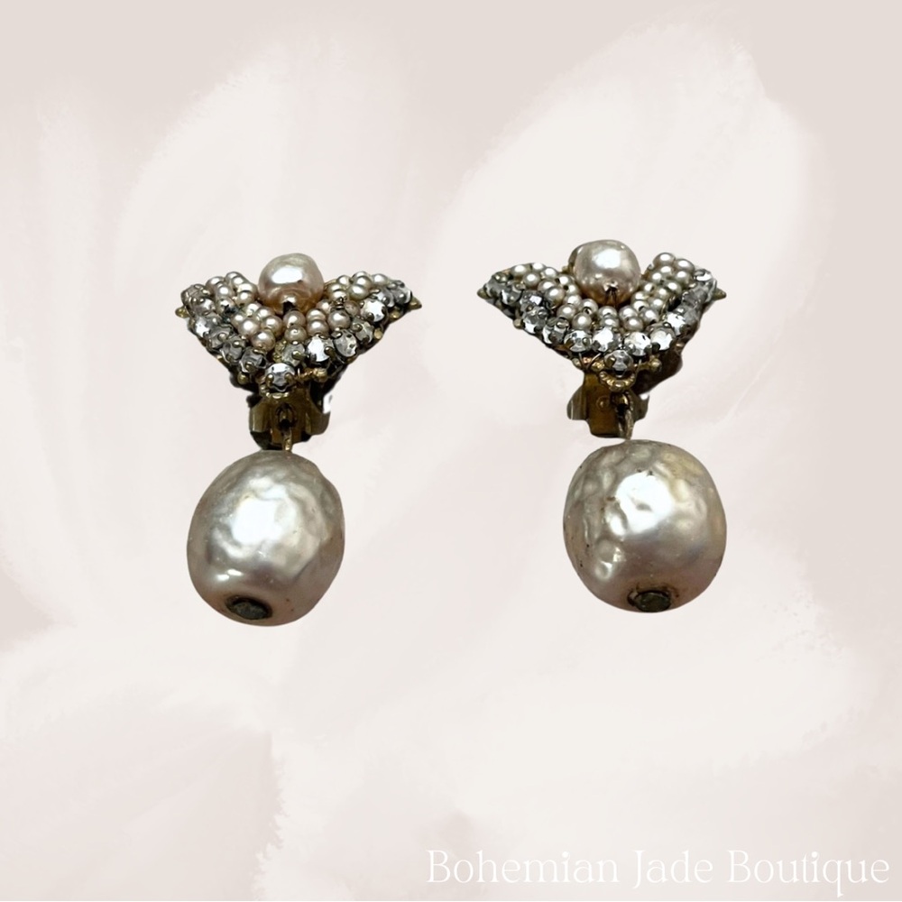Miriam Haskell Signed Vintage Pearl Drop Clip On Earrings - Picture 2 of 5